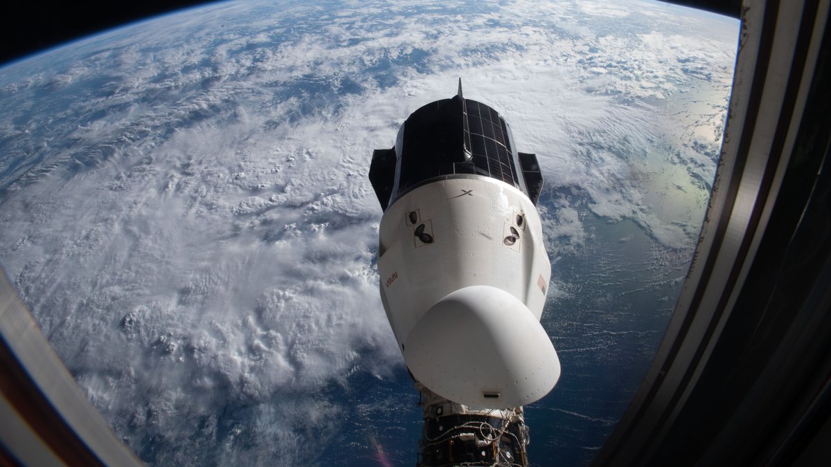 SpaceX-Raumkapsel, angedockt an die Internationale Raumstation ISS
