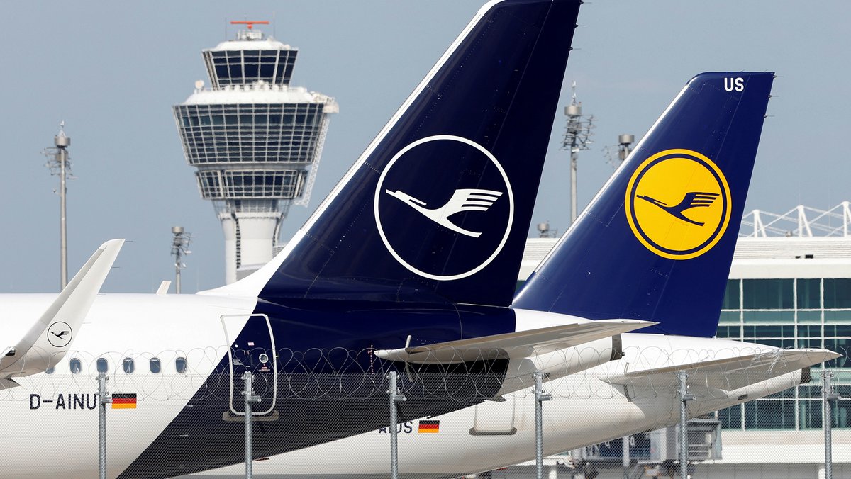 Zwei Flugzeuge der Lufthansa am Münchner Flughafen