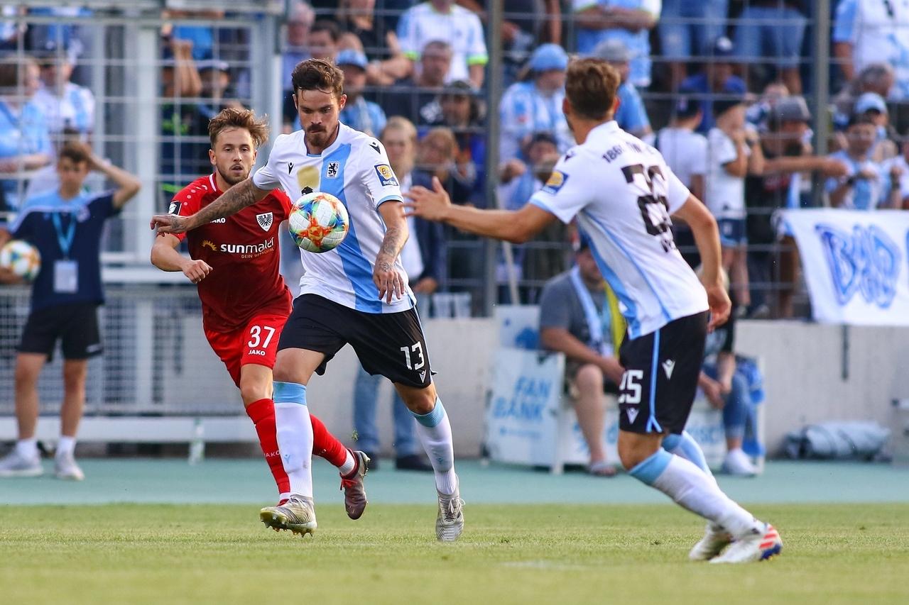 Spielszene aus einer Drittliga-Partie zwischen Münster und dem TSV 1860 München | Bild: dpa Spielszene aus einer Drittliga-Partie zwischen Münster und dem TSV 1860 München