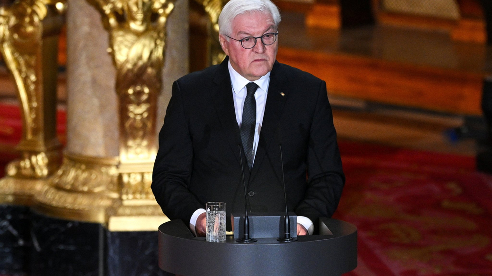 18.02.2025, Berlin: Bundespräsident Frank-Walter Steinmeier spricht im Berliner Dom während des Trauergottesdienstes und Staatsaktes für den verstorbenen ehemaligen Bundespräsidenten Horst Köhler.