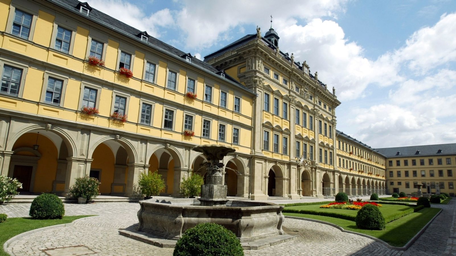 Er sucht ihn sex bielefeld lienz frau sucht mann fr eine nacht quoka. Frau sucht jungen mann in seebach. Lebring-sankt margarethen sie sucht ihn kreis. Lienz frau sucht mann fr eine nacht - Sex treff in Malcho