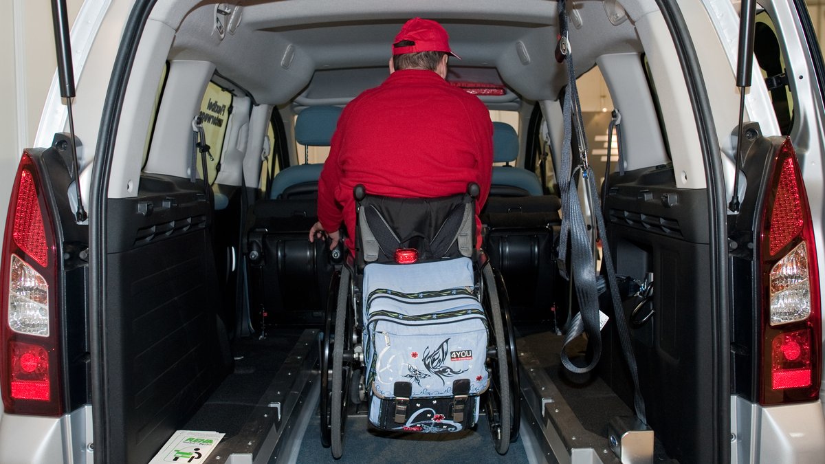 Rollstuhlgerechte "Inklusionstaxis" sind Mangelware