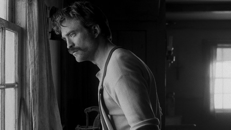 Robert Pattinson in "Der Leuchtturm" (Filmszene)
