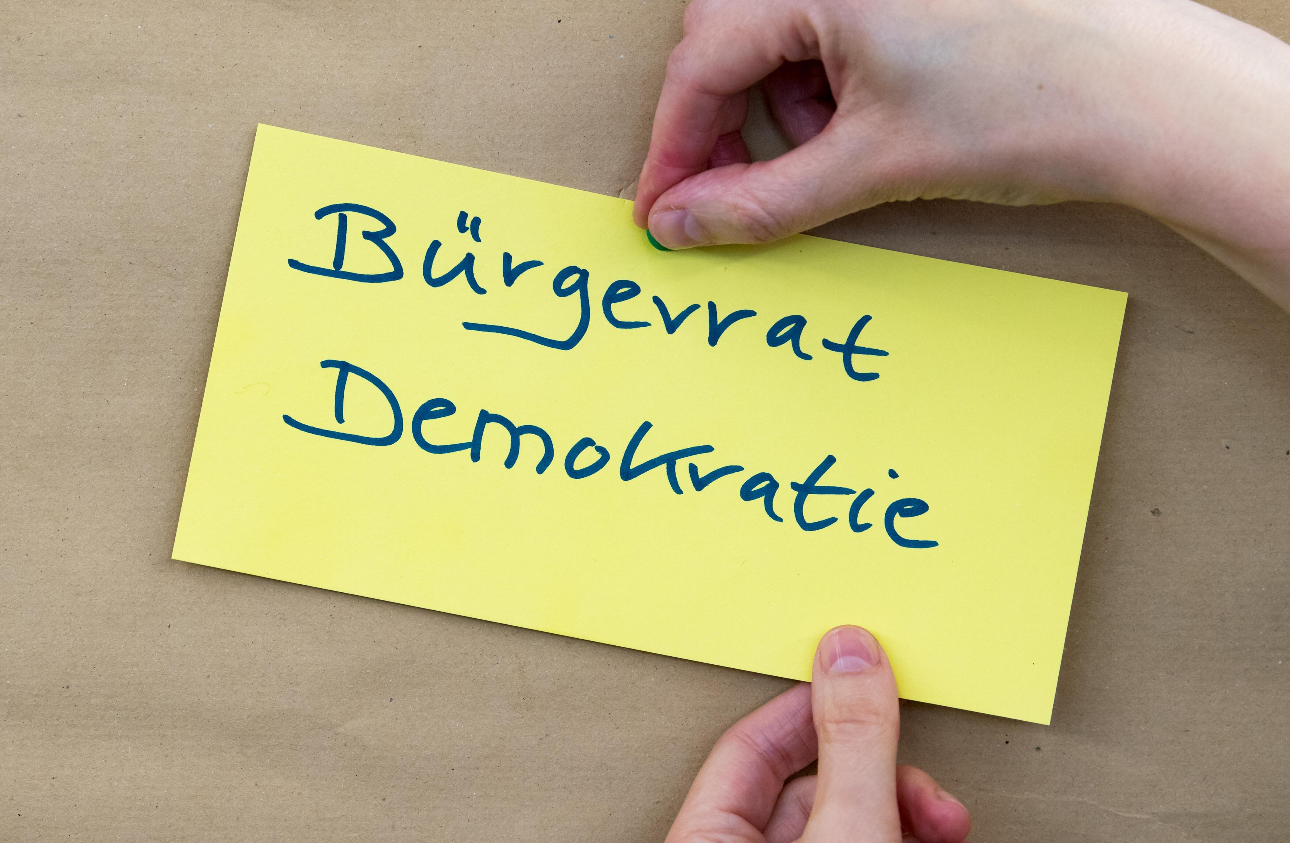 Zum Hören: Bürgerräte boomen – stärken sie die Demokratie?