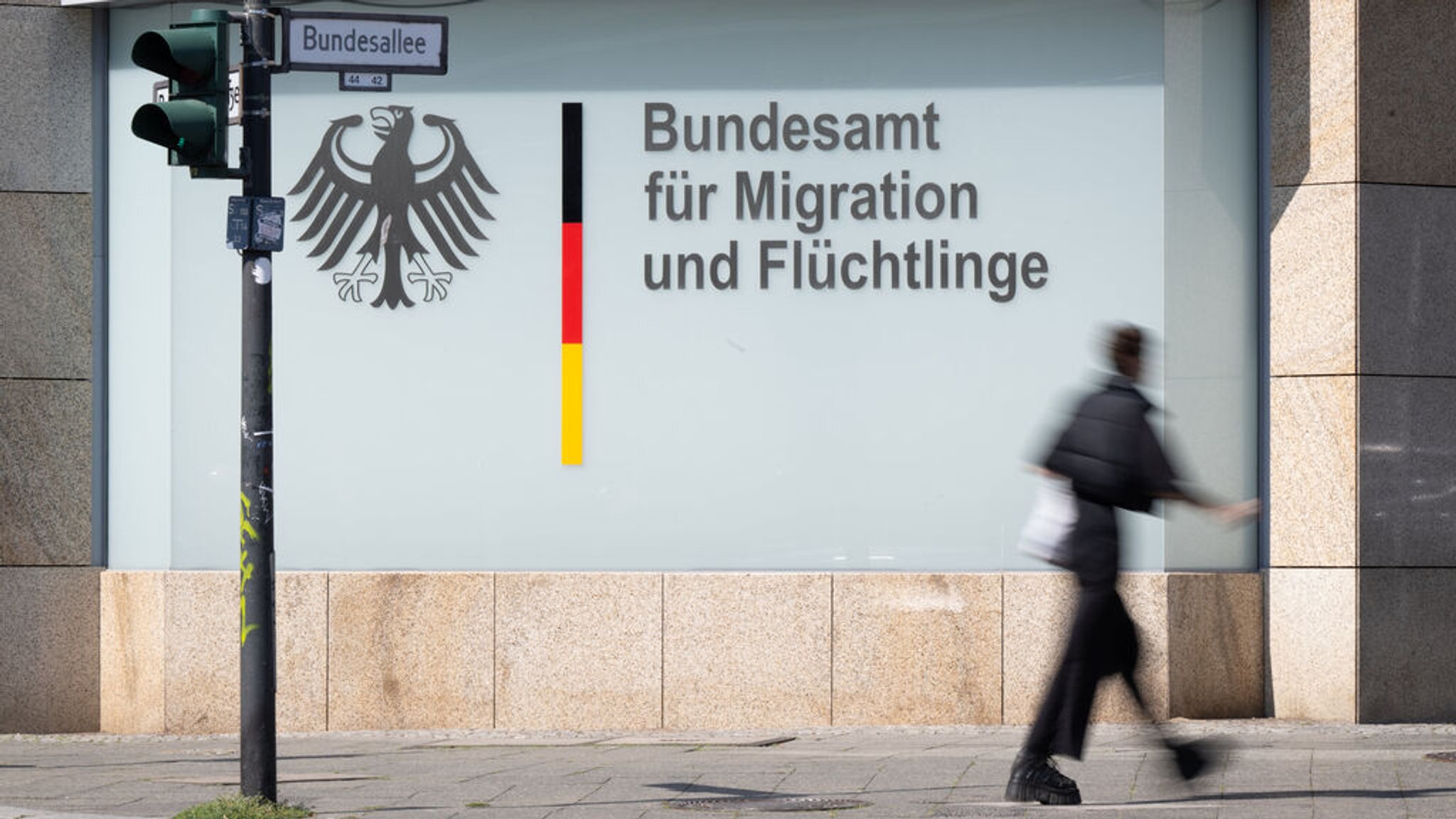 Asylbewerber, Flüchtling oder Migrant? Wer darf was? 