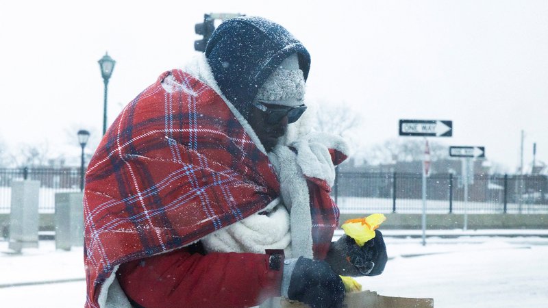 Gegen die Kälte vermummter Anwohner in Missouri | Bild: Reuters Gegen die Kälte vermummter Anwohner in Missouri