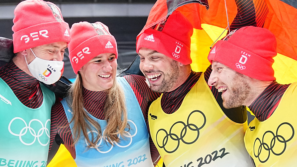 Natalie Geisenberger, Wendl, Tobias Arlt | Bild: Michael Kappeler/dpa Natalie Geisenberger, Wendl, Tobias Arlt