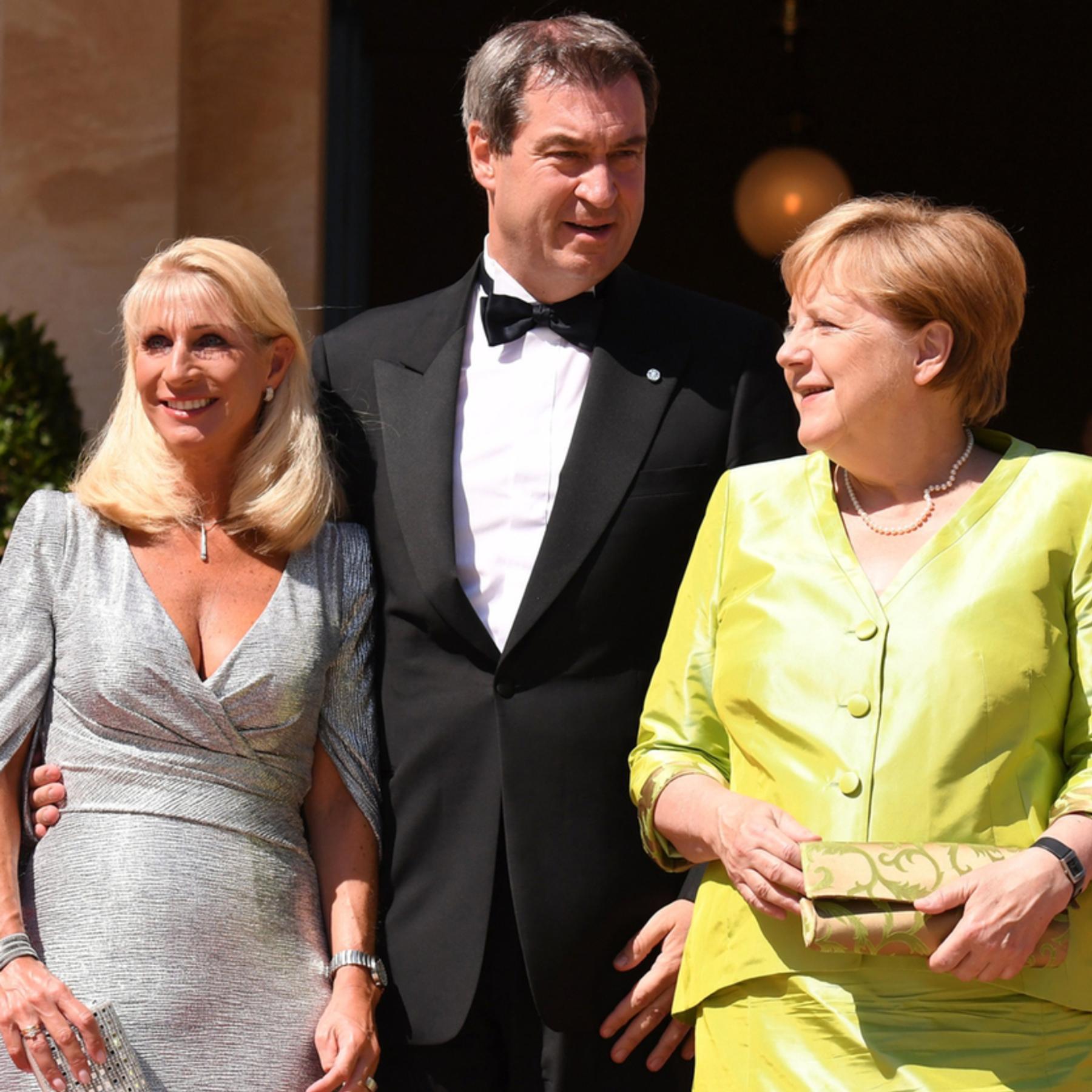 Glosse: Politiker in der Oper