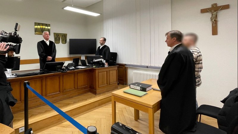 Prozess in Alzenau gegen einen Polizisten wegen Strafvereitelung im Amt | Bild: BR/ Mona Böhm Prozess in Alzenau gegen einen Polizisten wegen Strafvereitelung im Amt