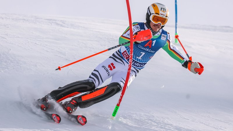 18.11.2023, Österreich, Hochgurgl: Ski alpin: Weltcup, Slalom, Herren, 1. Durchgang: Linus Straßer aus Deutschland in Aktion. 