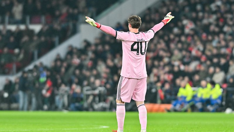 Jonas Urbig jubelt in Eindhoven | Bild: picture-alliance/dpa Jonas Urbig jubelt in Eindhoven