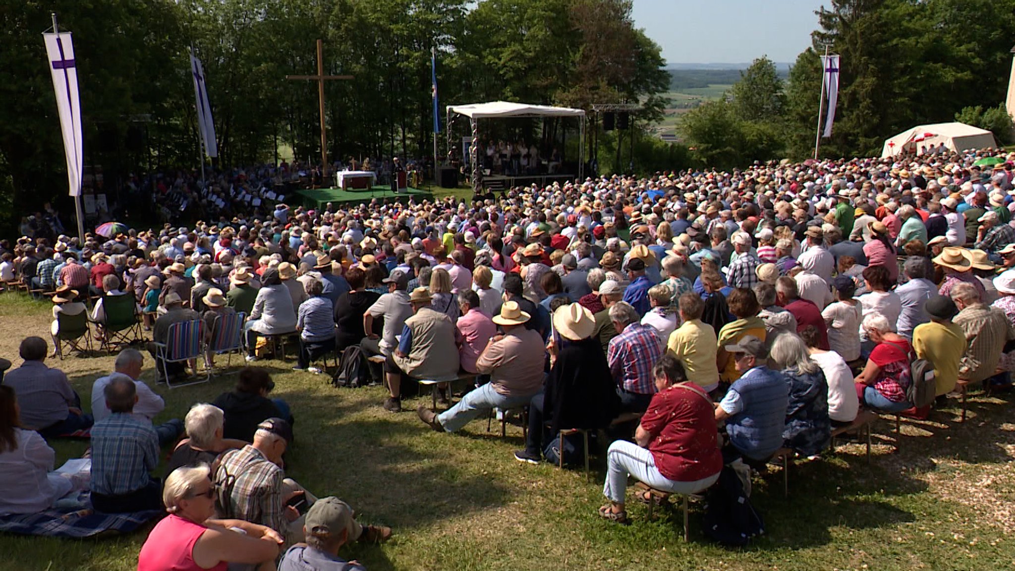 Mehr als 10.000 Menschen pilgerten heute zum Bayerischen Evangelischen Kirchentag nach Mittelfranken. 