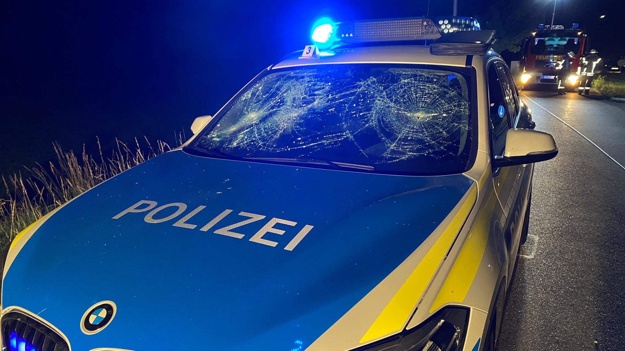 Randalierer attackiert Polizeistreife und wird angeschossen