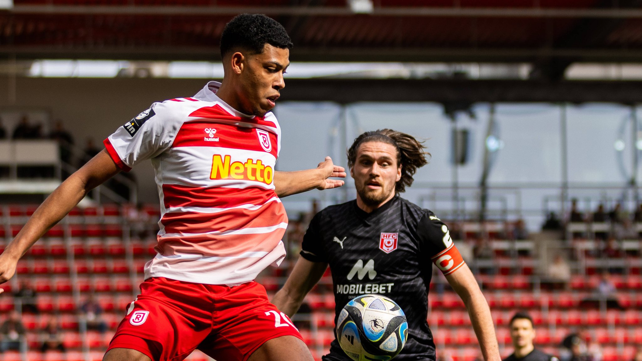 Spielszene Jahn Regensburg - Hallescher FC