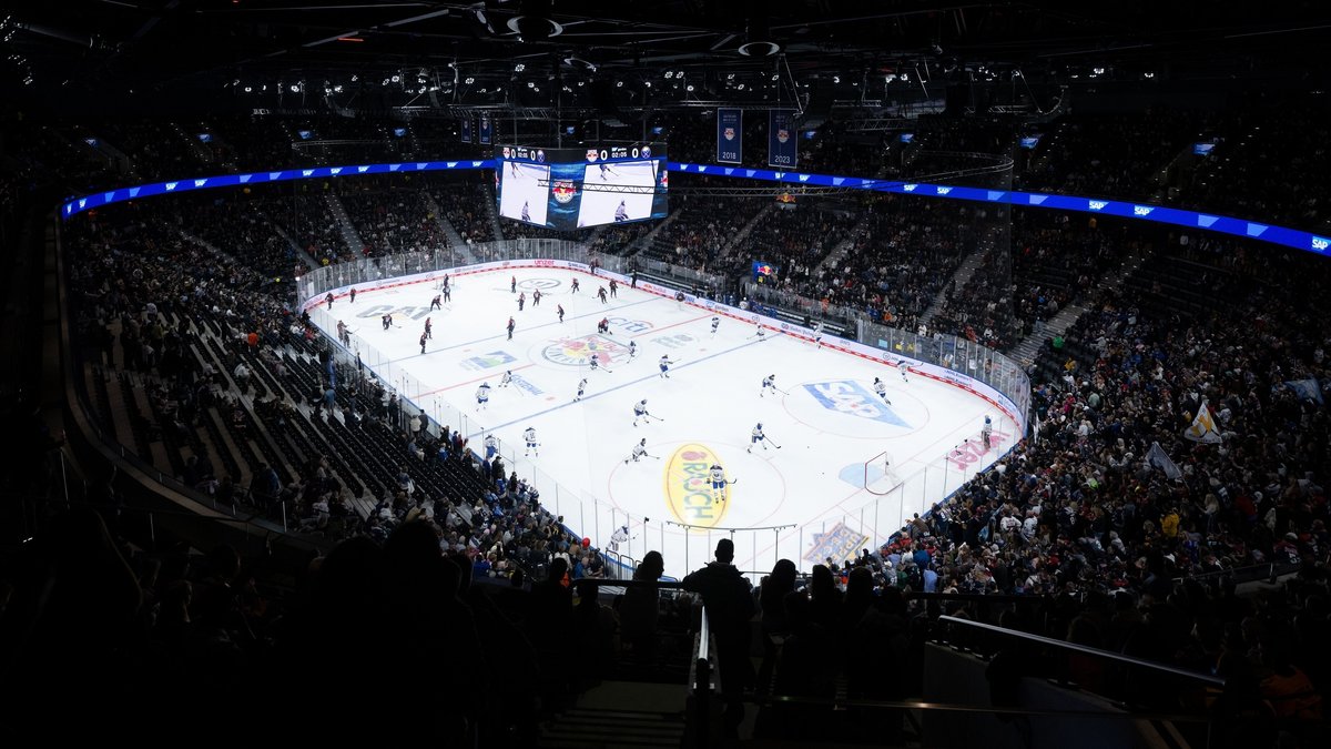 Münchner SAP Garden mit Eishockey-Spektakel eröffnet