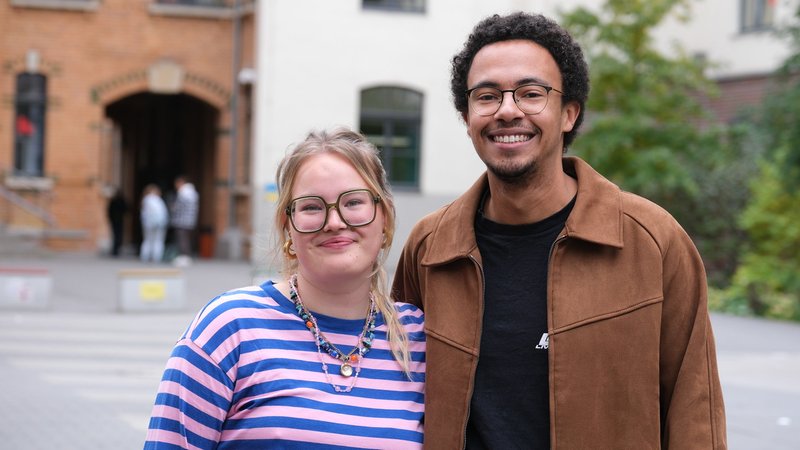 Der neue Bundesvorstand der Grünen Jugend: Henriette Held und Luis Bobga. | Bild: dpa-Bildfunk/Sebastian Willnow Der neue Bundesvorstand der Grünen Jugend: Henriette Held und Luis Bobga.