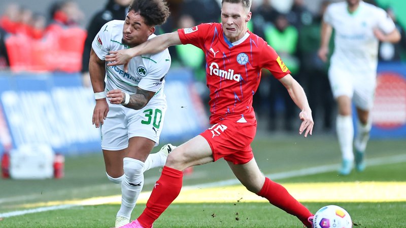 Spielszene SpVgg Greuther Fürth - Holstein Kiel | Bild: picture-alliance/dpa Spielszene SpVgg Greuther Fürth - Holstein Kiel