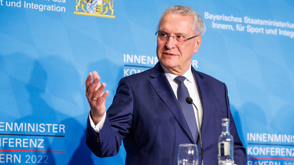 Bayerns Innenminister Joachim Herrmann | Bild: dpa-Bildfunk/Matthias Balk Bayerns Innenminister Joachim Herrmann