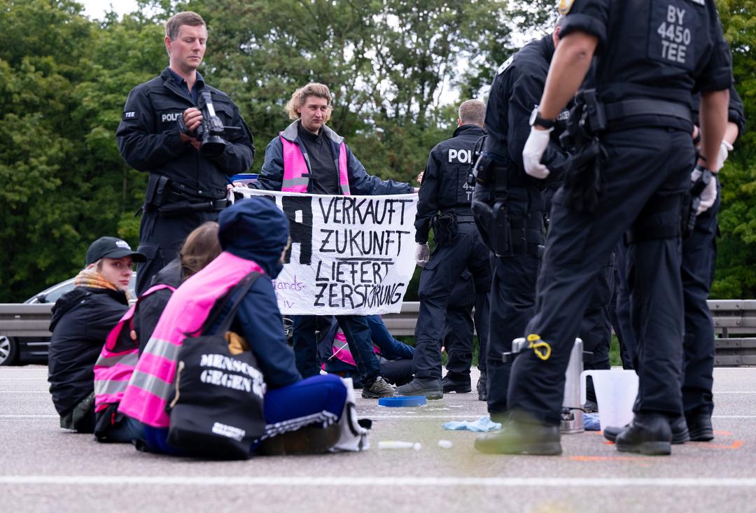 Rach loren fit leak fits the description though she might