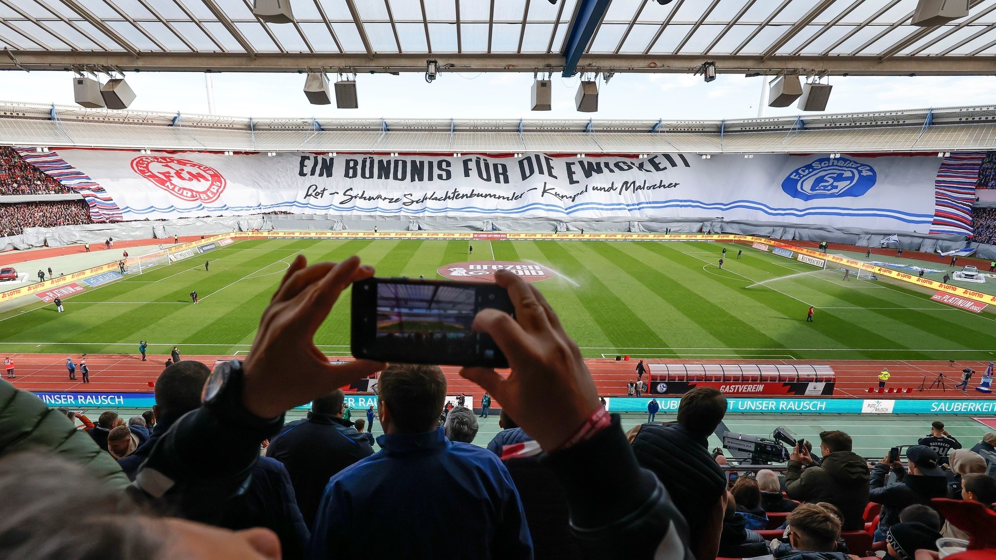 "Ein Bündnis für die Ewigkeit" - Choreo zur Fanfreundschaft von Nürnberg und Schalke