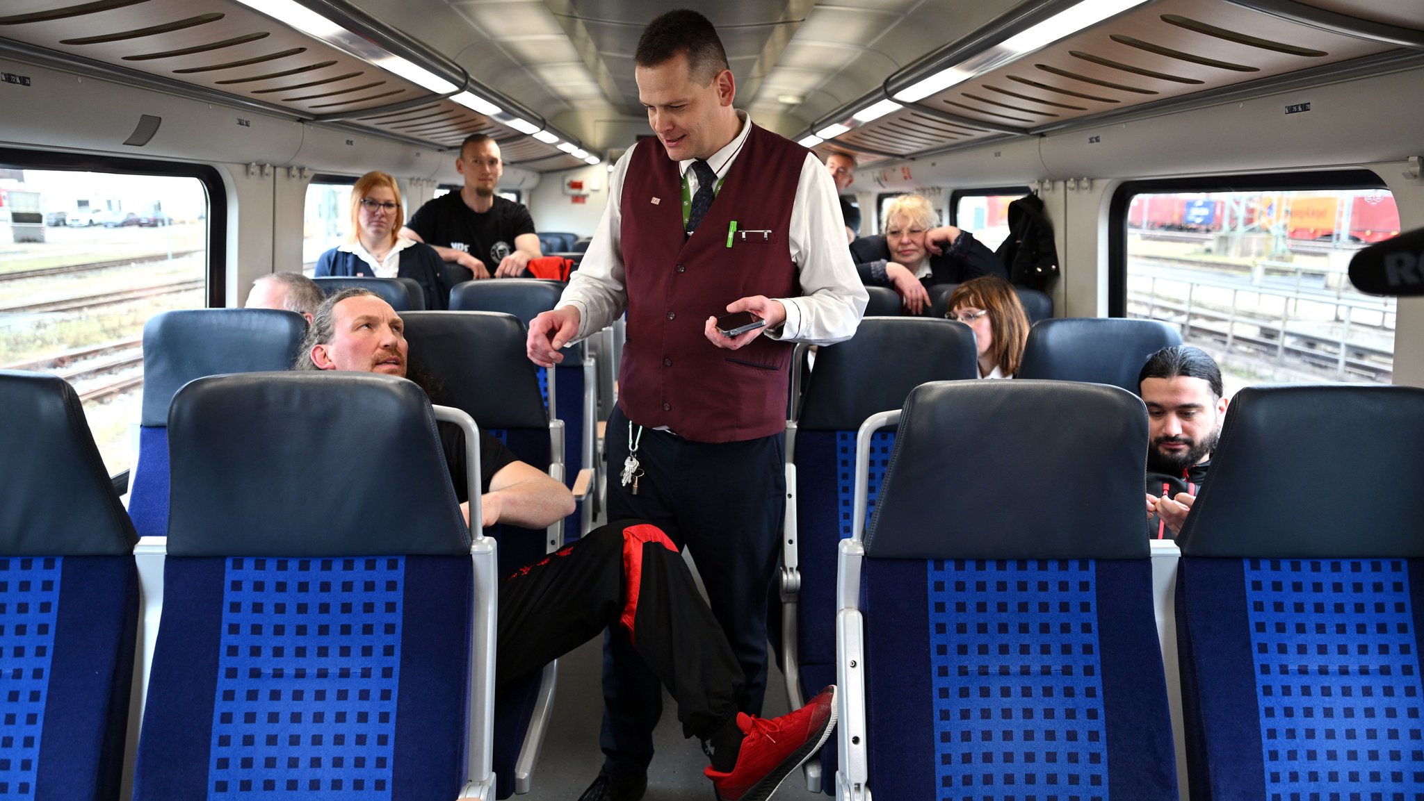 Ausweis-Kontrollen ändern – weniger Gefahr für Bahn-Mitarbeiter?