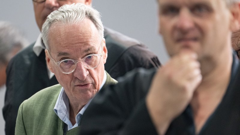 Heinrich XIII. Prinz Reuß, Hauptangeklagter im sogenannten "Reichsbürger-Prozess" (Aufnahme vom 13.08.2024) | Bild: picture alliance/dpa/dpa Pool | Boris Roessler Heinrich XIII. Prinz Reuß, Hauptangeklagter im sogenannten "Reichsbürger-Prozess" (Aufnahme vom 13.08.2024)