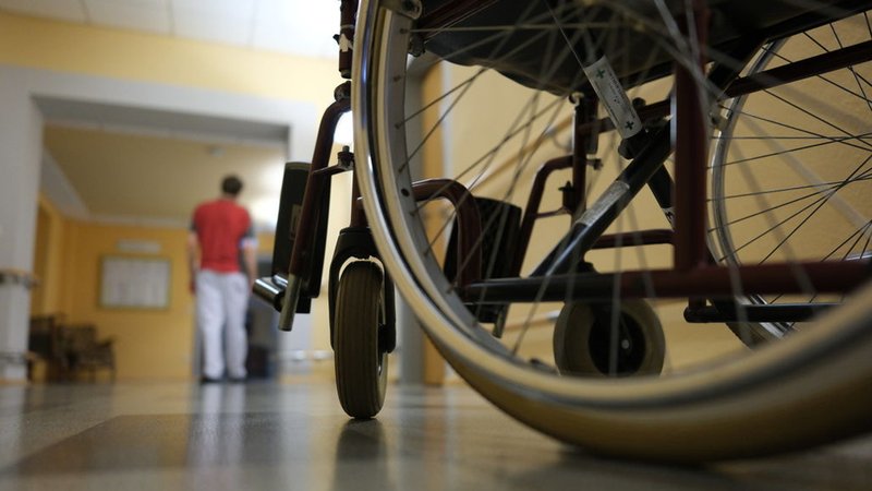 ARCHIV - 25.06.2024, Sachsen-Anhalt, Lutherstadt Wittenberg: Pflegekräfte arbeiten in Sachsen-Anhalt | Bild: dpa-Bildfunk/Sebastian Willnow ARCHIV - 25.06.2024, Sachsen-Anhalt, Lutherstadt Wittenberg: Pflegekräfte arbeiten in Sachsen-Anhalt