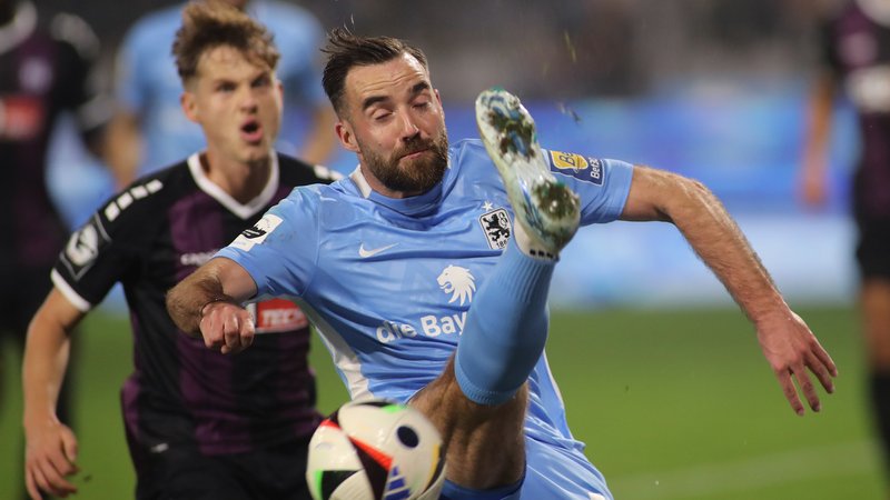 Spielszene TSV 1860 München - VfL Osnabrück | Bild: picture-alliance/dpa Spielszene TSV 1860 München - VfL Osnabrück