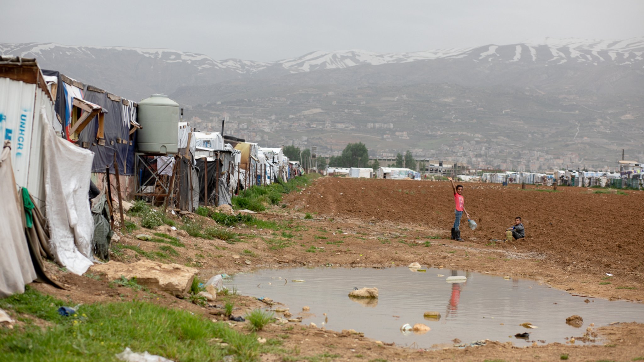 Geflüchtete Kinder schuften im Libanon oft auf den umliegenden Feldern, um ihre Familien zu ernähren.