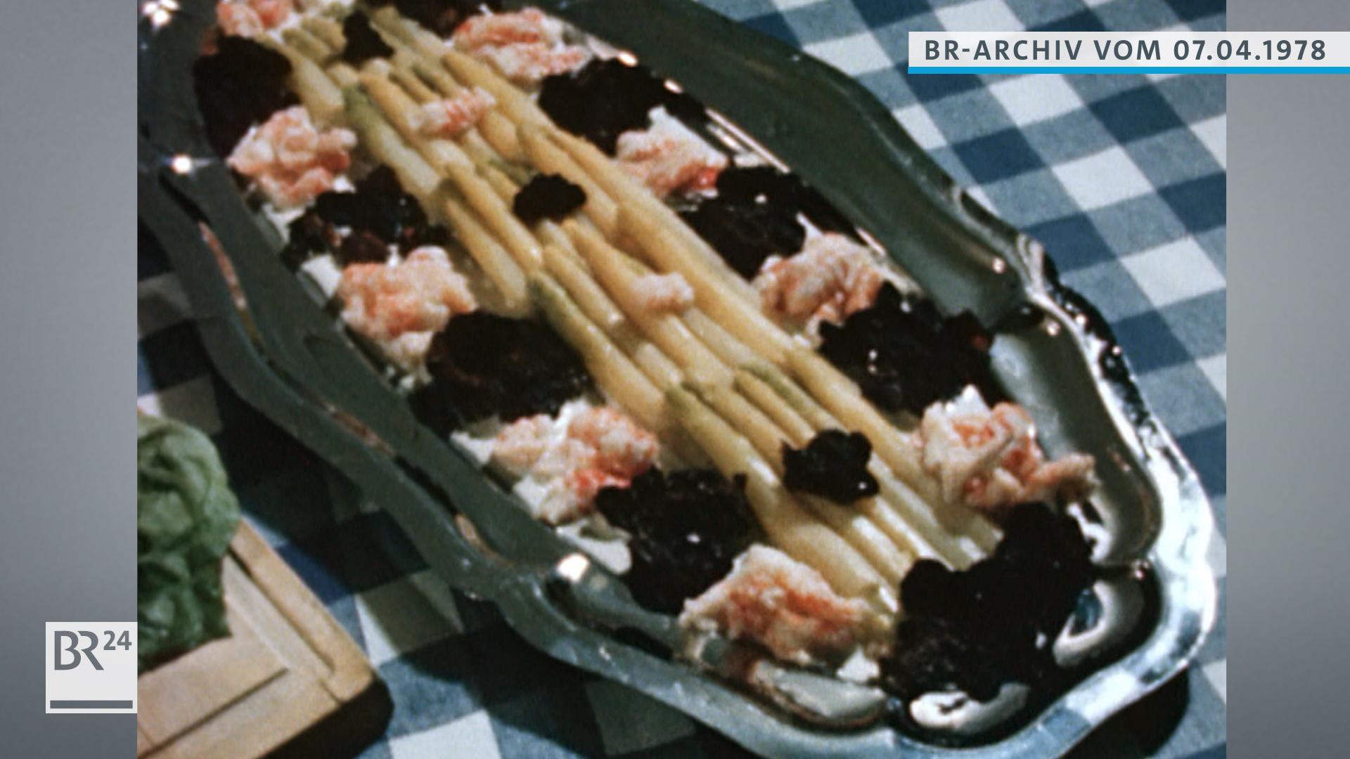 Spargel in einer Schale angerichtet