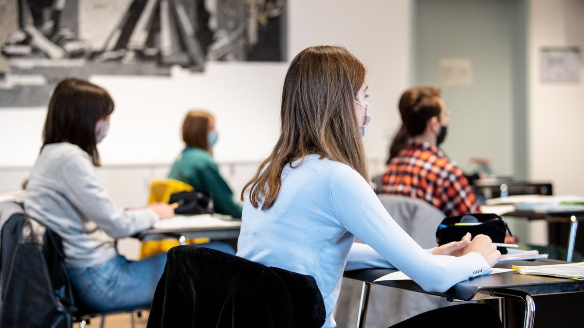 Schulen Und Corona Der Prasenzunterricht Wackelt Br24