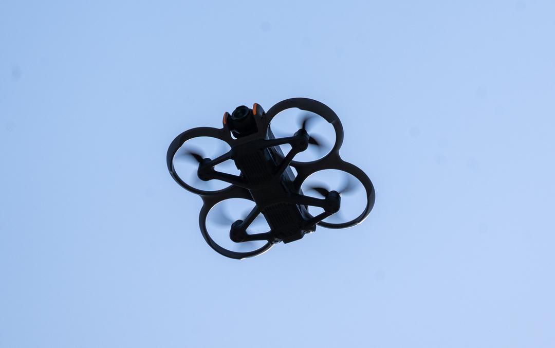 Drohne in der Luft (Symbolbild)