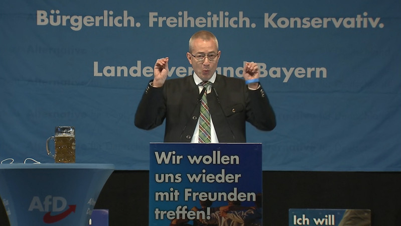 Der stellvertretende Landesvorsitzende der AfD, Hansjörg Müller, hat die Beobachtung seiner Partei durch den Verfassungsschutz scharf attackiert. | Bild: BR Der stellvertretende Landesvorsitzende der AfD, Hansjörg Müller, hat die Beobachtung seiner Partei durch den Verfassungsschutz scharf attackiert.