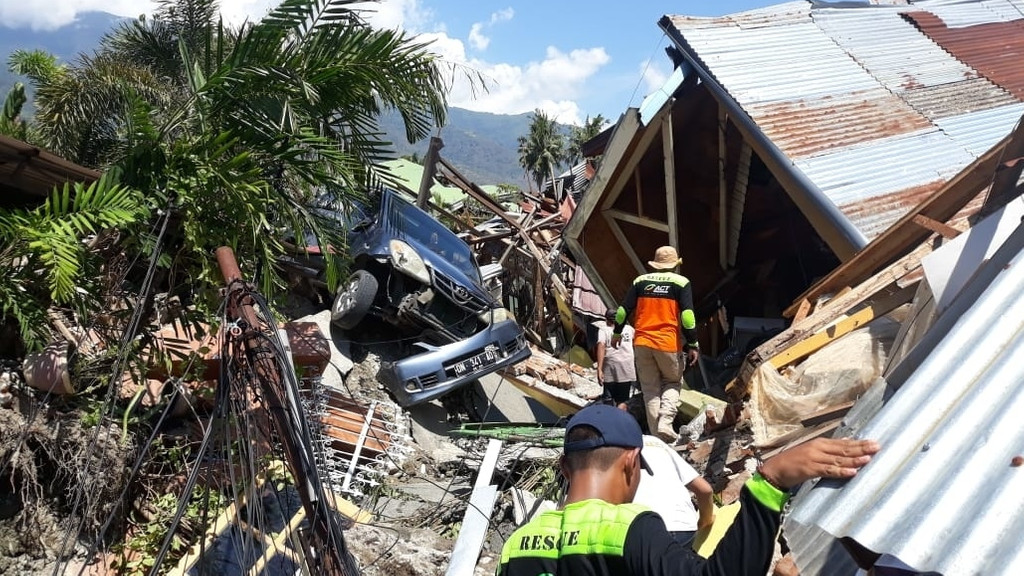zerstörte Häuser auf Sulawesi, nach dem Erdbeben und Tsunami
