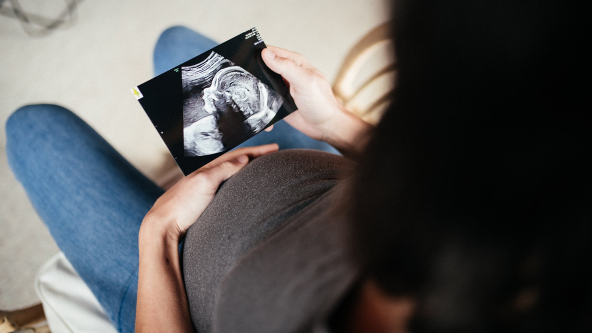 In rete circola una voce, secondo la quale, la vaccinazione contro il coronavirus può rendere le donne sterili. 