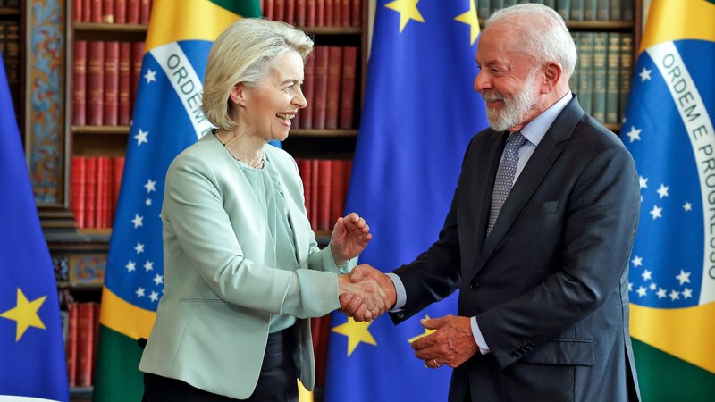 dpatopbilder - 16.01.2026, Brasilien, Rio De Janeiro: Die Präsidentin der Europäischen Kommission Ursula von der Leyen (l) drückt Luiz Inacio Lula da Silva (r), Präsident von Brasilien, während eines Treffens im Itamarati-Palastes die Hand. Foto: Tânia Rêgo/Agencia Brazil/dpa - ACHTUNG: Nur zur redaktionellen Verwendung und nur mit vollständiger Nennung des vorstehenden Credits +++ dpa-Bildfunk +++ | Bild: dpa-Bildfunk/Tânia Rêgo dpatopbilder - 16.01.2026, Brasilien, Rio De Janeiro: Die Präsidentin der Europäischen Kommission Ursula von der Leyen (l) drückt Luiz Inacio Lula da Silva (r), Präsident von Brasilien, während eines Treffens im Itamarati-Palastes die Hand. Foto: Tânia Rêgo/Agencia Brazil/dpa - ACHTUNG: Nur zur redaktionellen Verwendung und nur mit vollständiger Nennung des vorstehenden Credits +++ dpa-Bildfunk +++