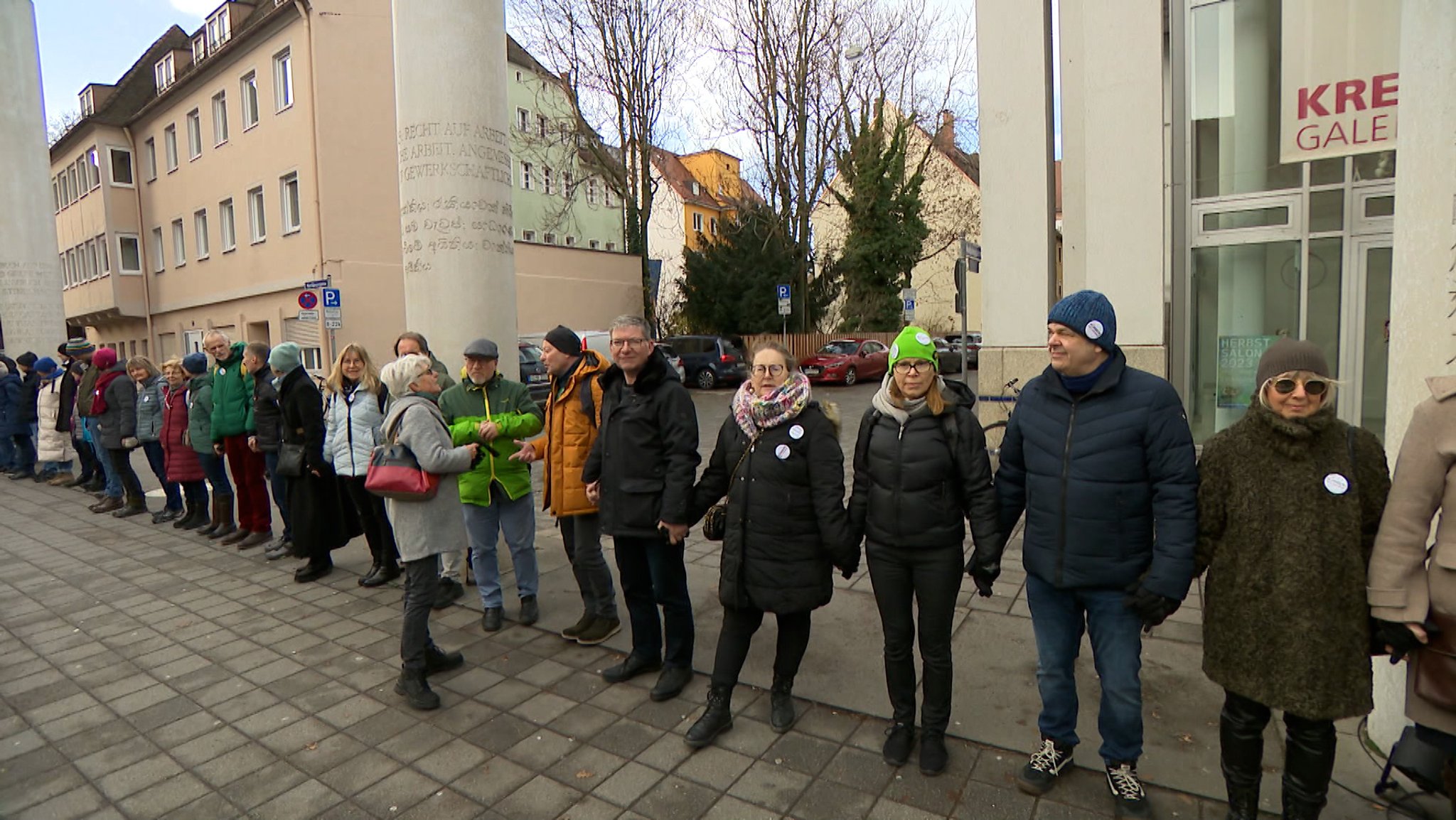 Menschenkette in Nürnberg anlässlich des Jahrestages der Allgemeinen Erklärung der Menschenrechte durch die Vereinten Nationen.