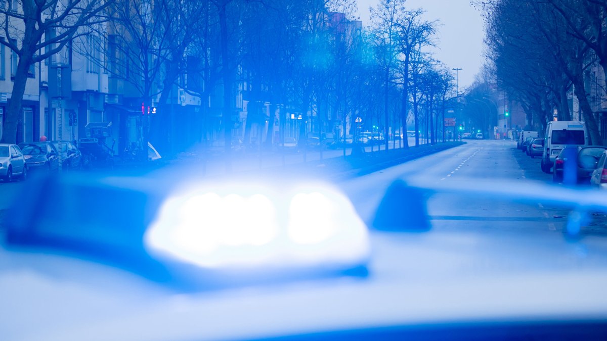Polizeiwagen mit Blaulicht (Symbolbild)