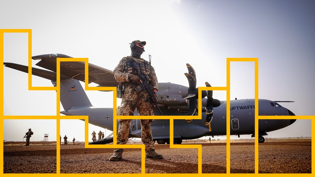 Bundeswehrsoldaten sichern in Tillia während des Besuchs der deutschen Verteidigungsministerin den Airbus A400M der Luftwaffe.