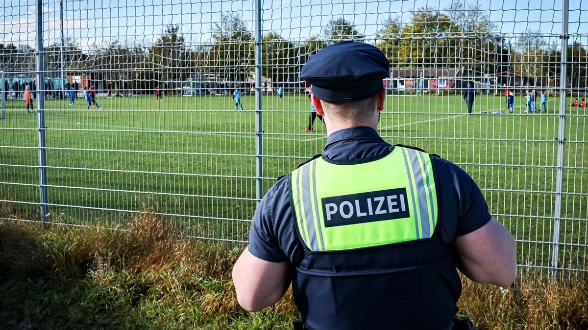Polizei bei Fußballspielen 