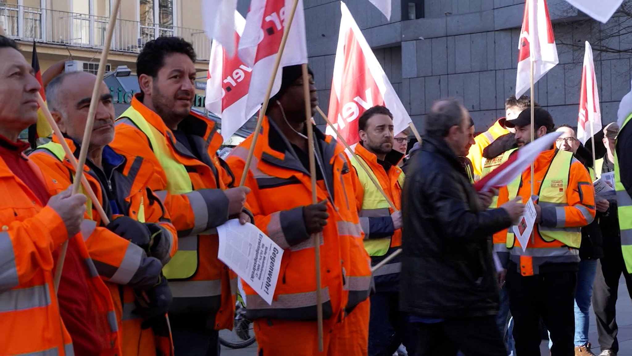 Die Straßenreinigung beseitigt auch heute keinen Müll in München. Denn derzeit läuft ein Warnstreik.