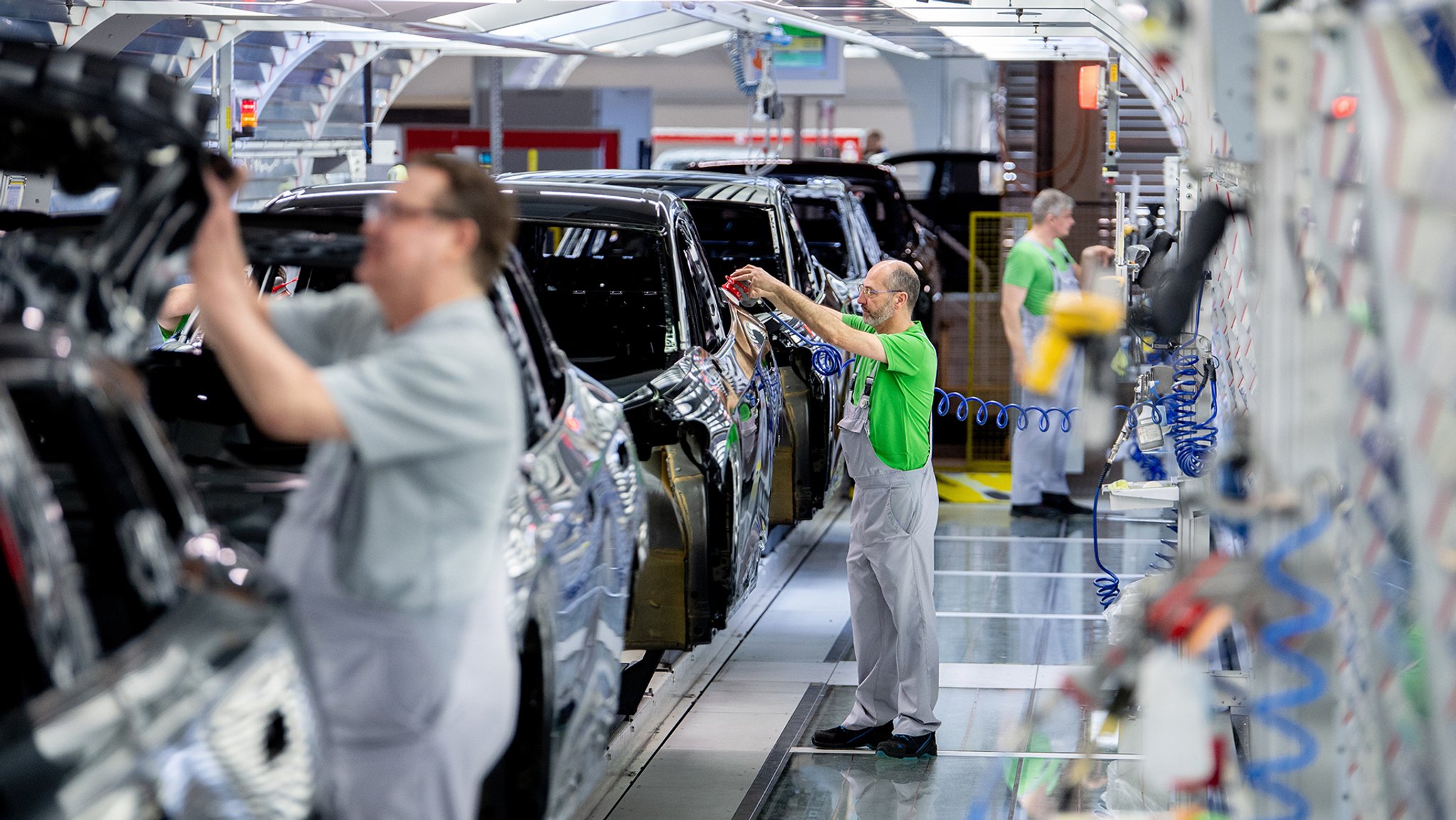 VW vor Kahlschlag? Offenbar Jobs und Werke auf der Kippe