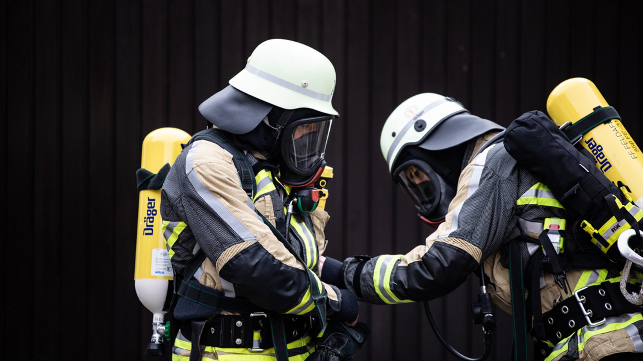 Elektrogerät setzt Wohnzimmer in Brand - Familie unverletzt