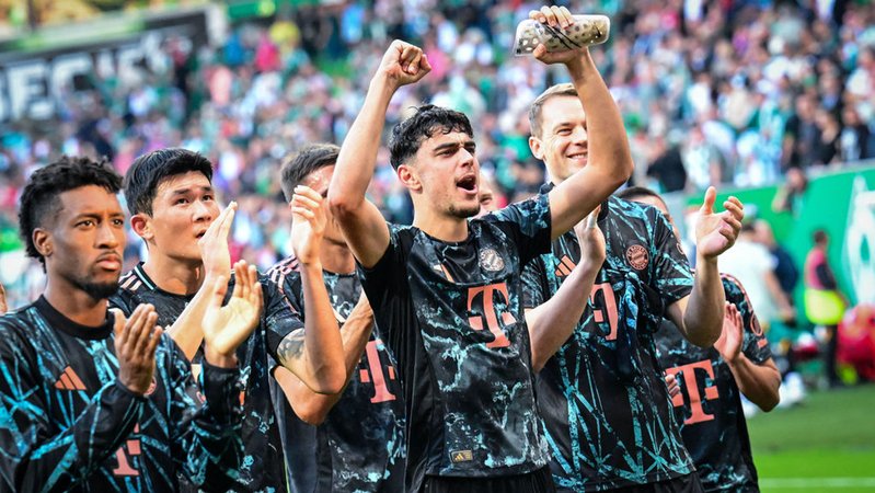 Jubel beim FC Bayern | Bild: dpa-Bildfunk/Sina Schuldt Jubel beim FC Bayern