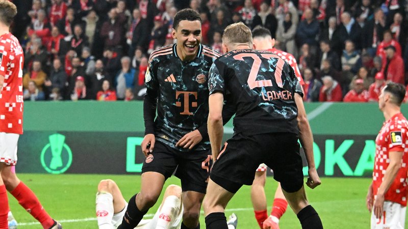 Jamal Musiala und Konrad Laimer im Jubel | Bild: Imago / Jan Huebner Jamal Musiala und Konrad Laimer im Jubel