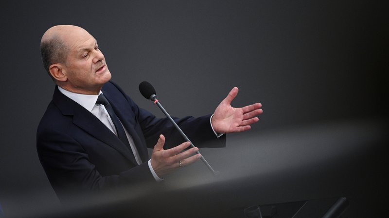 Bundeskanzler Olaf Scholz in der Bundestagsdebatte | Bild: REUTERS/Annegret Hilse Bundeskanzler Olaf Scholz in der Bundestagsdebatte