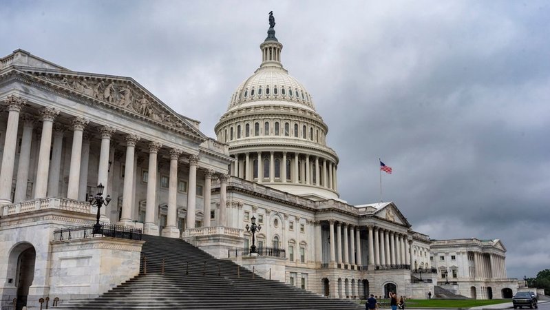 Das Kapitol in Washington bei regnerischem Wetter | Bild: dpa-Bildfunk/J. Scott Applewhite Das Kapitol in Washington bei regnerischem Wetter