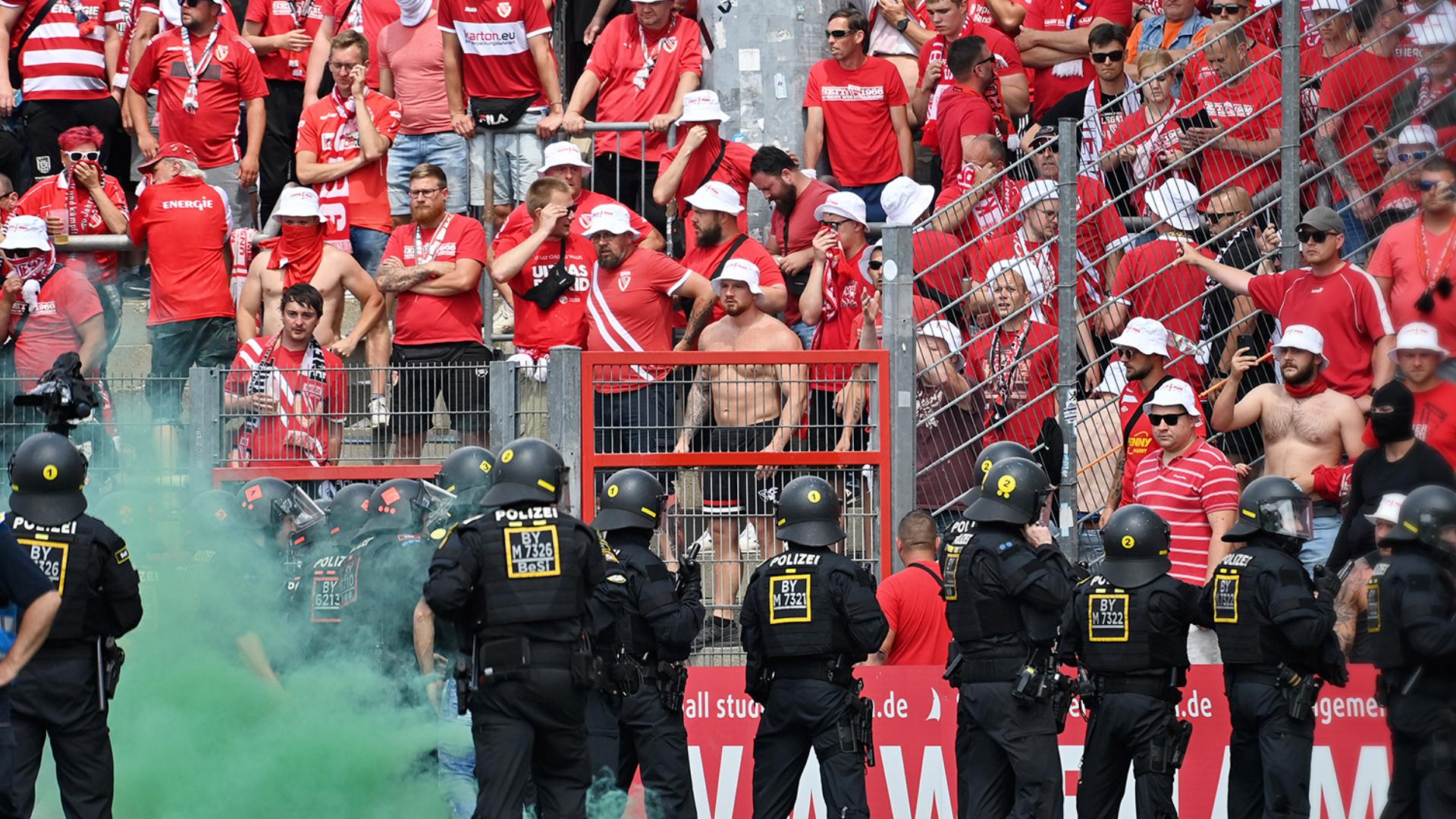 Polizeieinsatz bei Fußballspiel