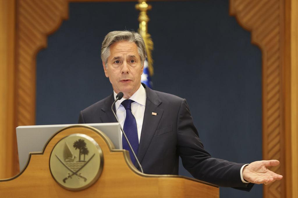 12.06.2024, Katar, Doha: Antony Blinken, Außenminister der USA, spricht bei einer gemeinsamen Pressekonferenz mit dem Premierminister von Katar