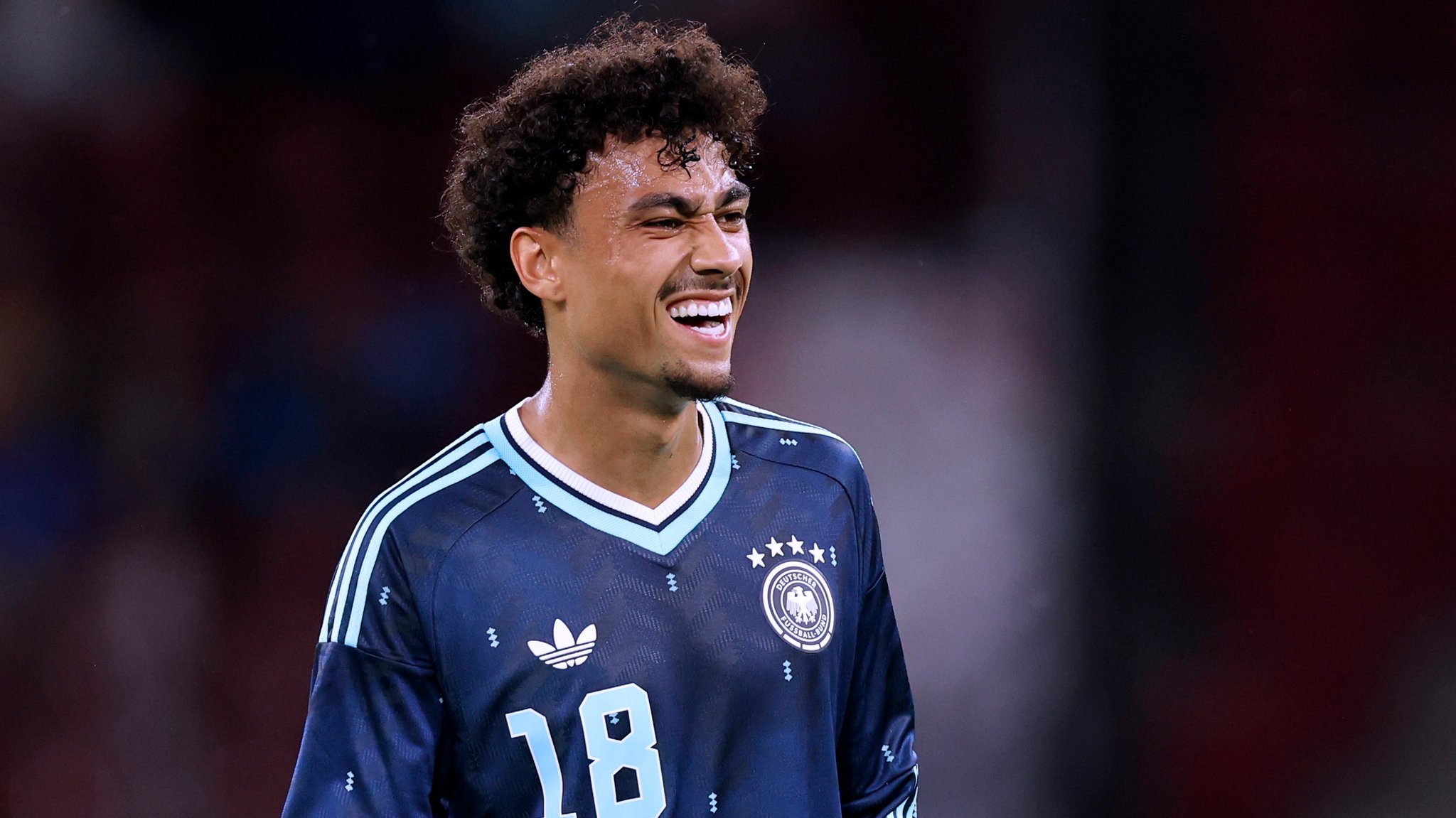 Nathaniel Brown im Trikot der Nationalmannschaft | Bild: picture alliance / Laci Perenyi Nathaniel Brown im Trikot der Nationalmannschaft